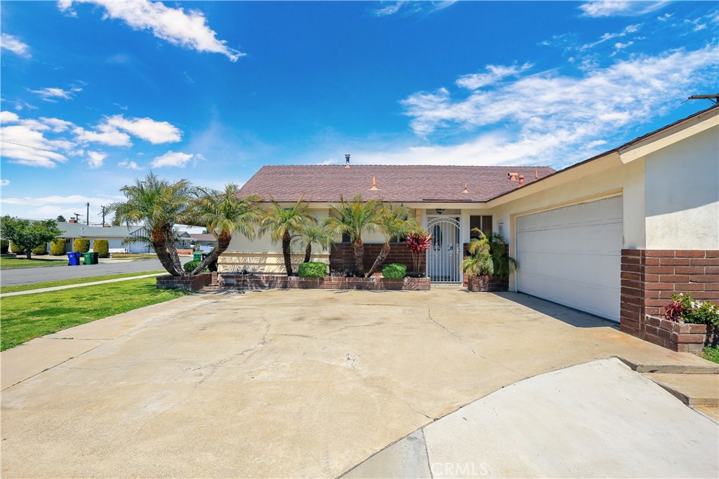 15902 King Circle Westminster, CA 92683 - Photo 2 of 43 a front view of house with yard and green space