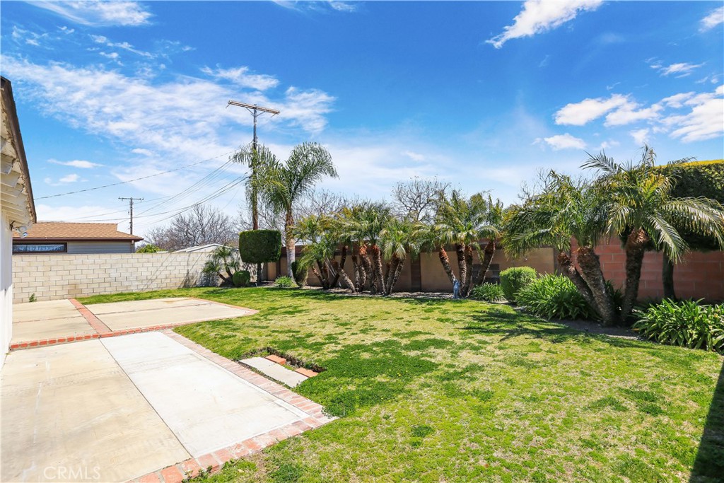 15902 King Circle Westminster, CA 92683 - Photo 31 of 43 a view of a backyard
