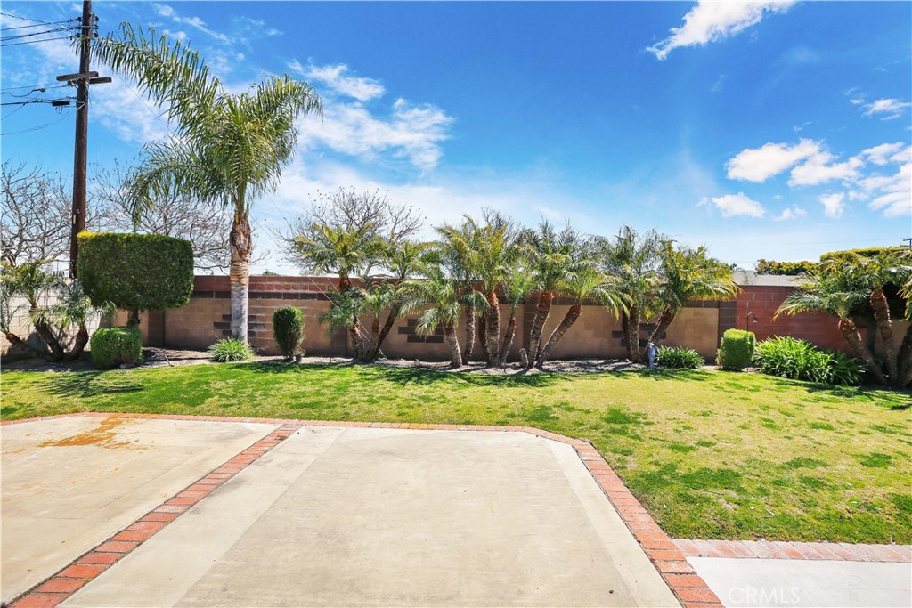 15902 King Circle Westminster, CA 92683 - Photo 39 of 43 a view of a backyard of the house