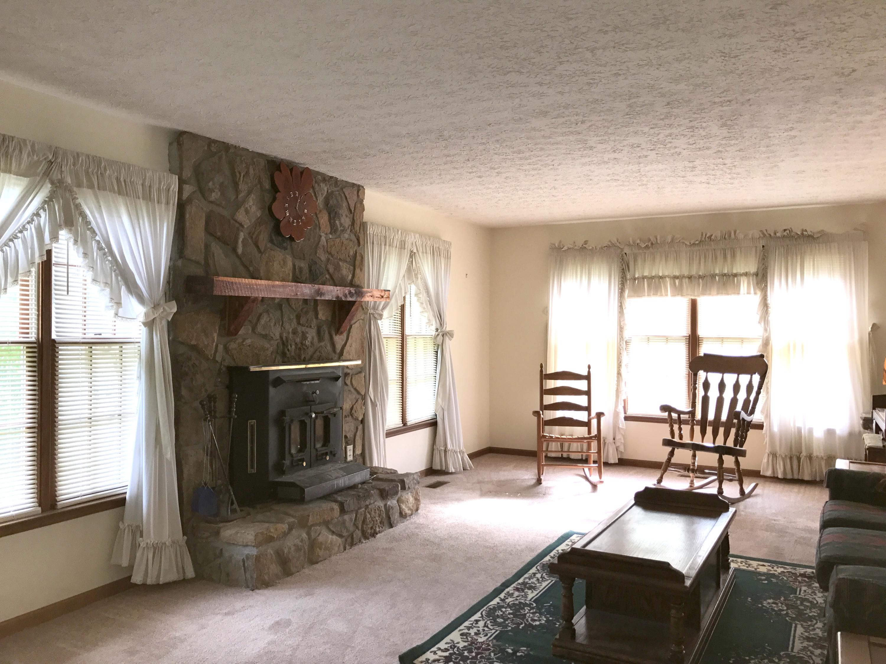 241 White Rock Road Jacksboro, TN 37757 - Photo 2 of 13 Living room