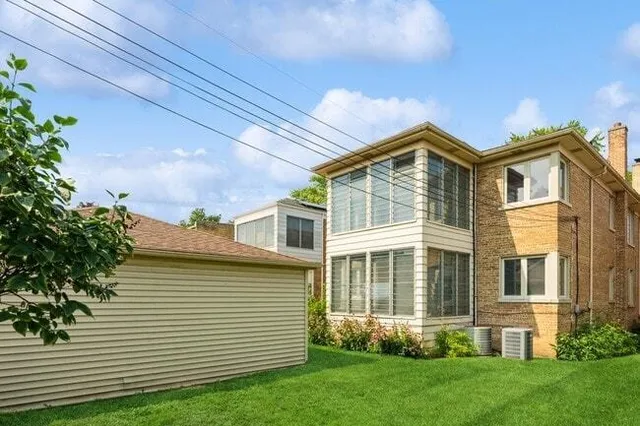 $2,100 | 6339 North Spokane Avenue, Unit 1, Chicago, IL 60646