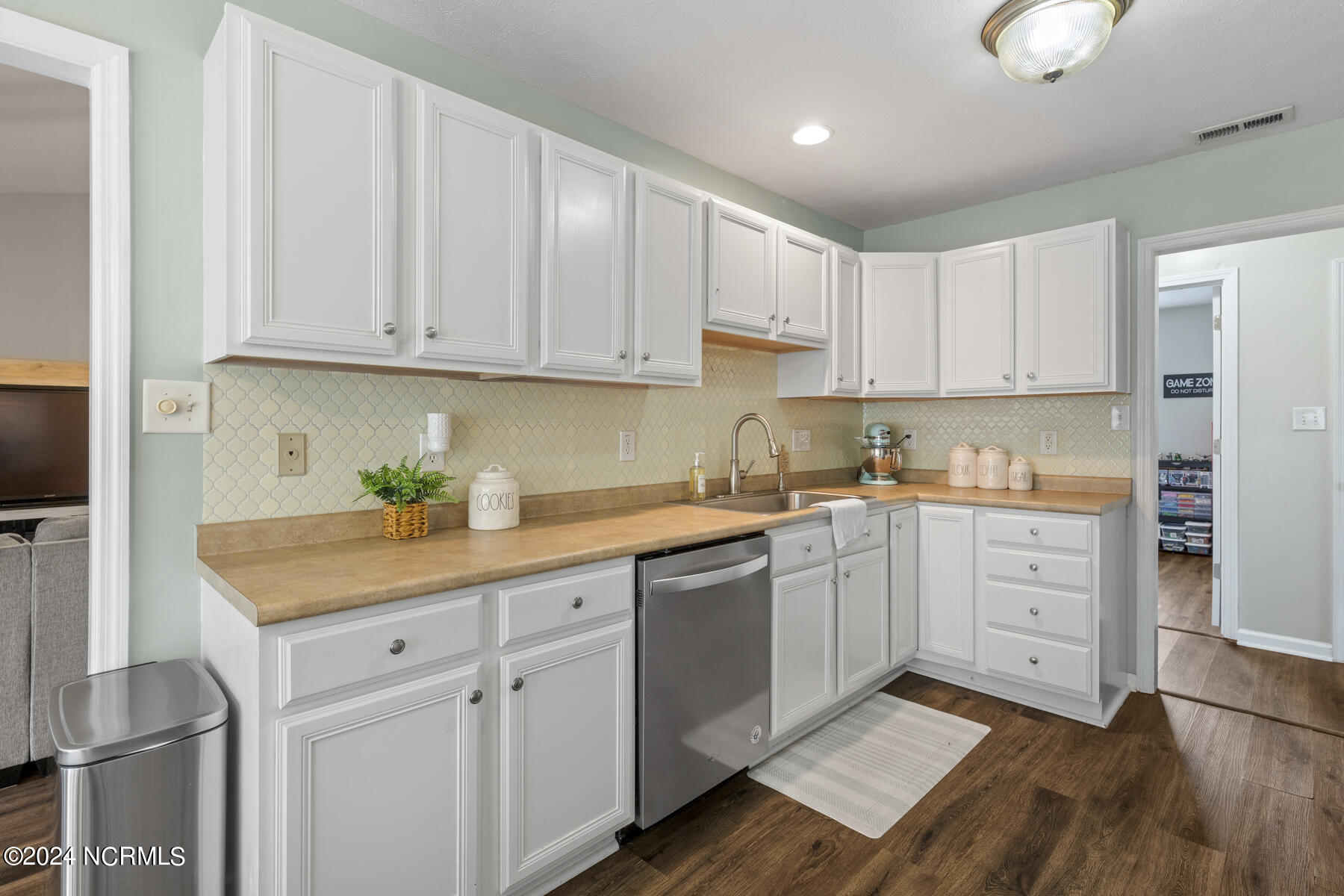 107 Coral Ridge Road Richlands, NC 28574 - Photo 5 of 27 Kitchen 1