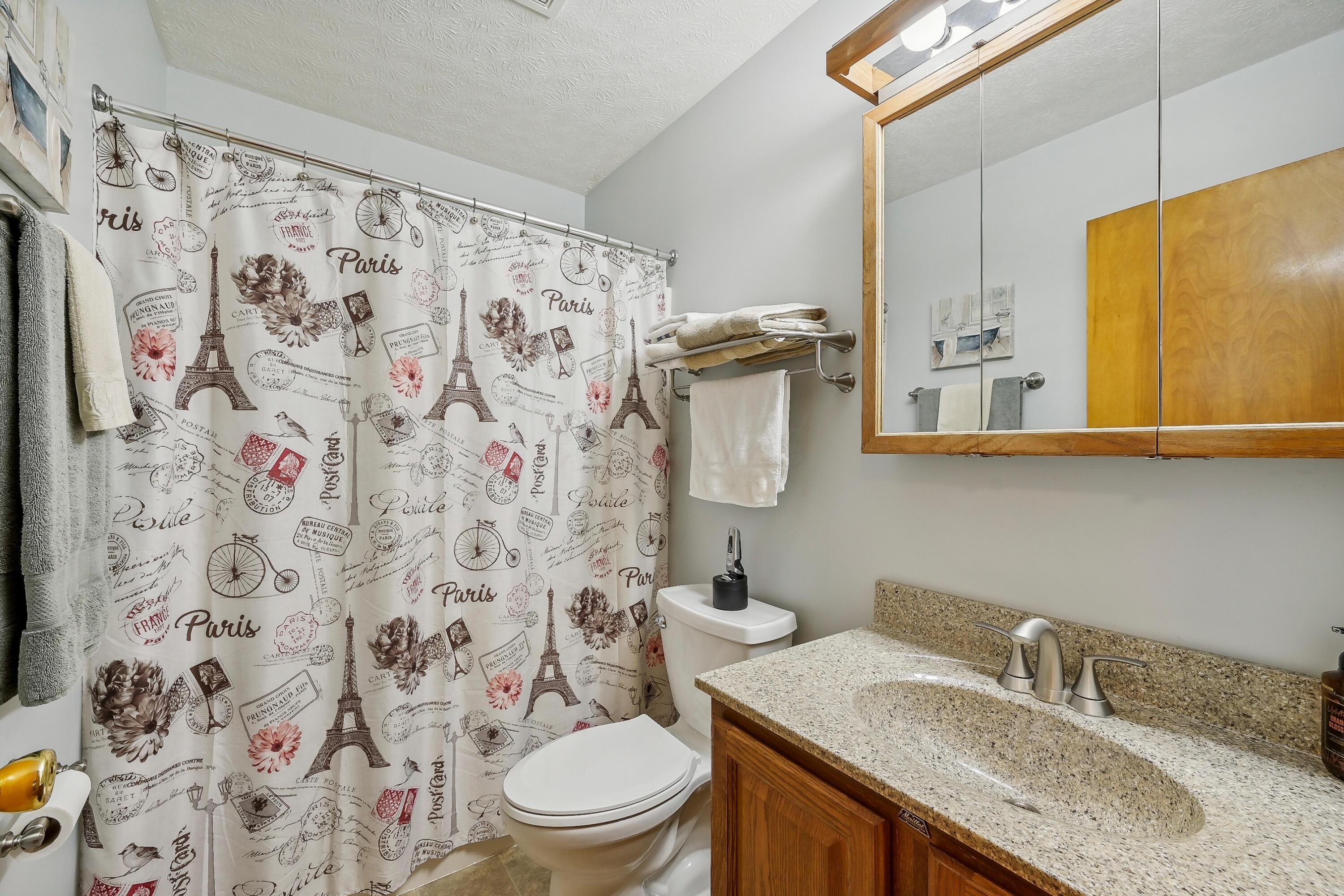150 Fornof Road Columbus, OH 43207 - Photo 21 of 51 Guest Bathroom has tub/shower combo.