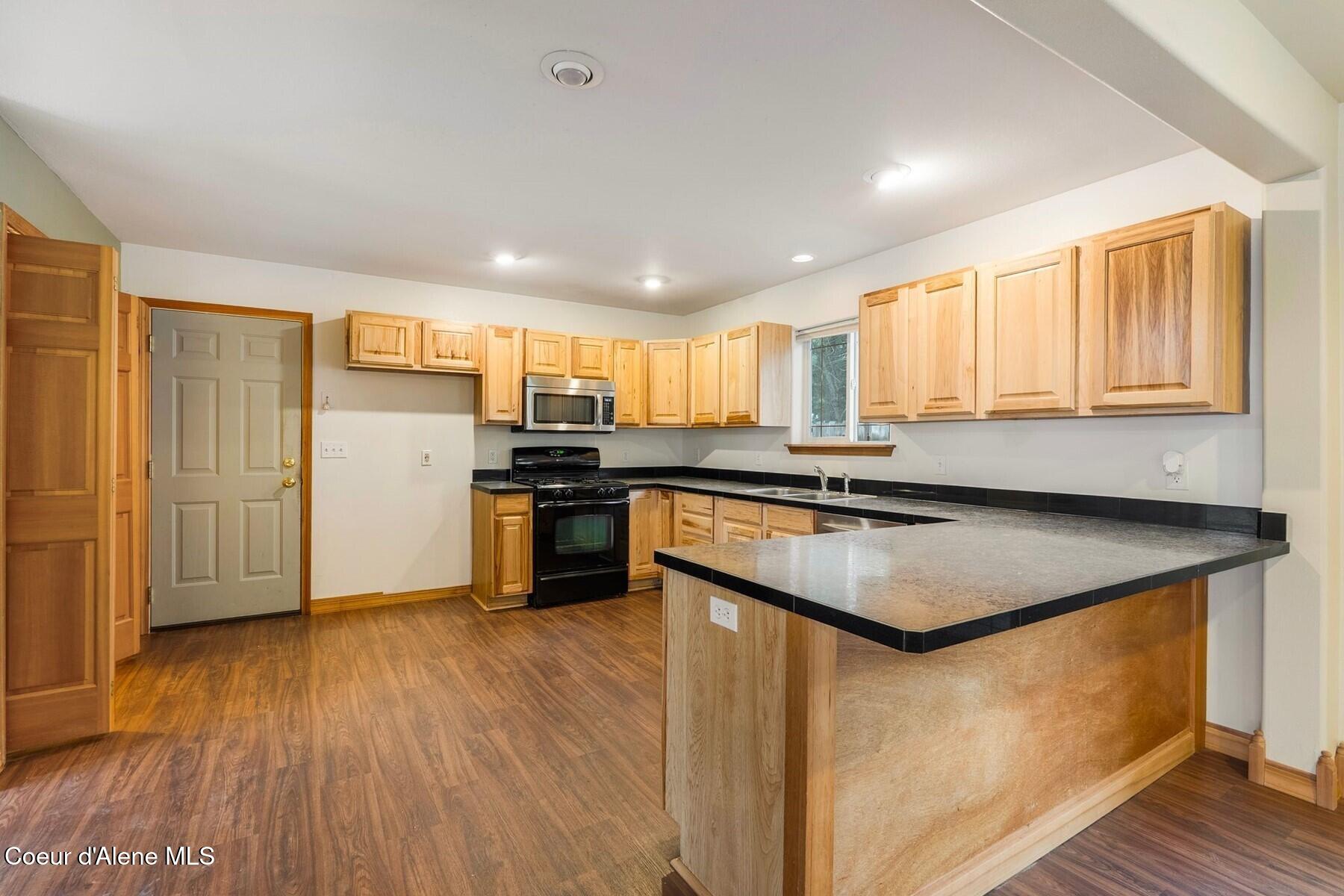3009 Kelrose Lane Sandpoint, ID 83864 - Photo 11 of 25 Kitchen with Breakfast Bar