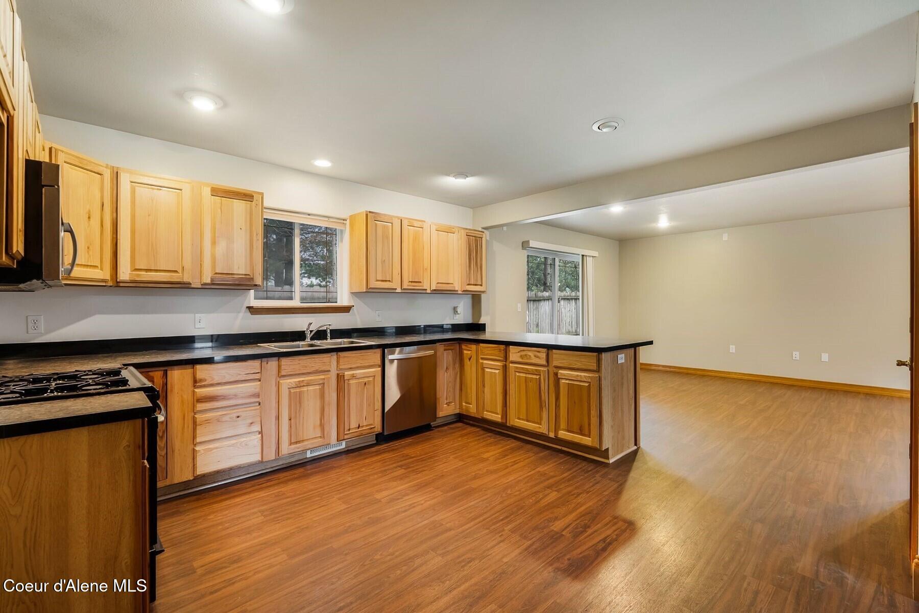 3009 Kelrose Lane Sandpoint, ID 83864 - Photo 12 of 25 Spacious Kitchen