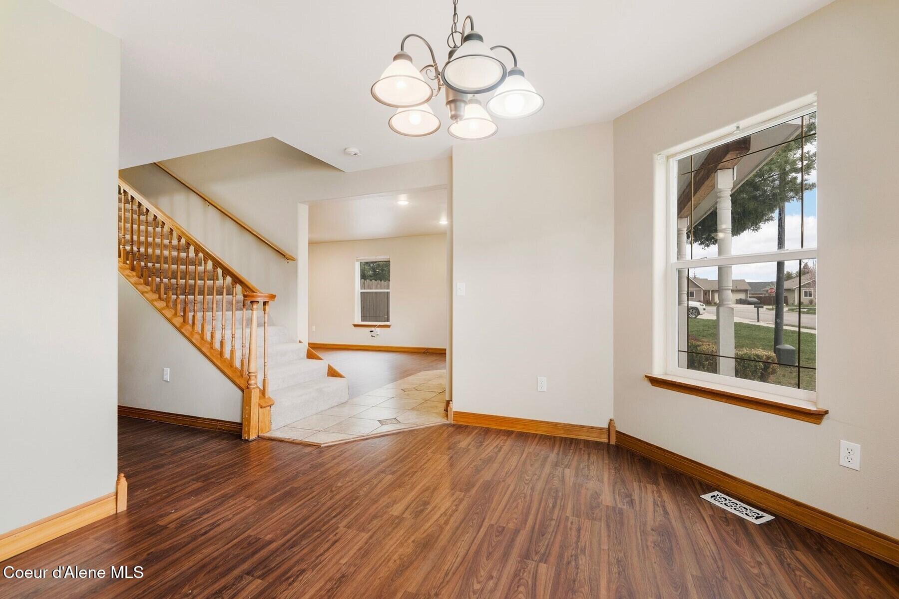 3009 Kelrose Lane Sandpoint, ID 83864 - Photo 8 of 25 Front Entrance
