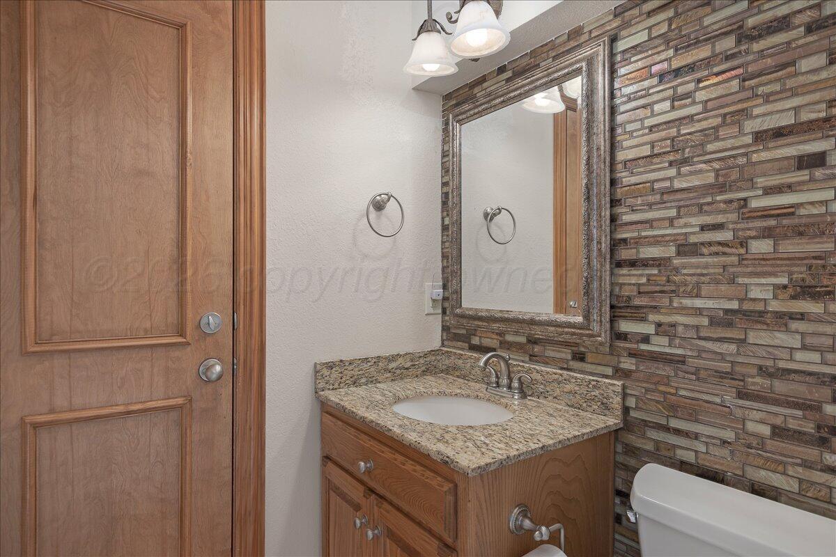 9000 Rj Drive Amarillo, TX 79119 - Photo 35 of 55 34-Powder Room
