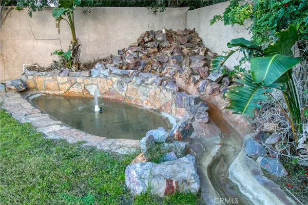 a view of a house with backyard and sitting area