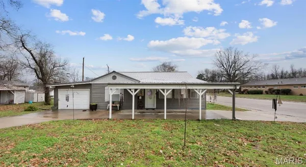 $184,000 | 345 South Catalpa Street, Dexter, MO 63841