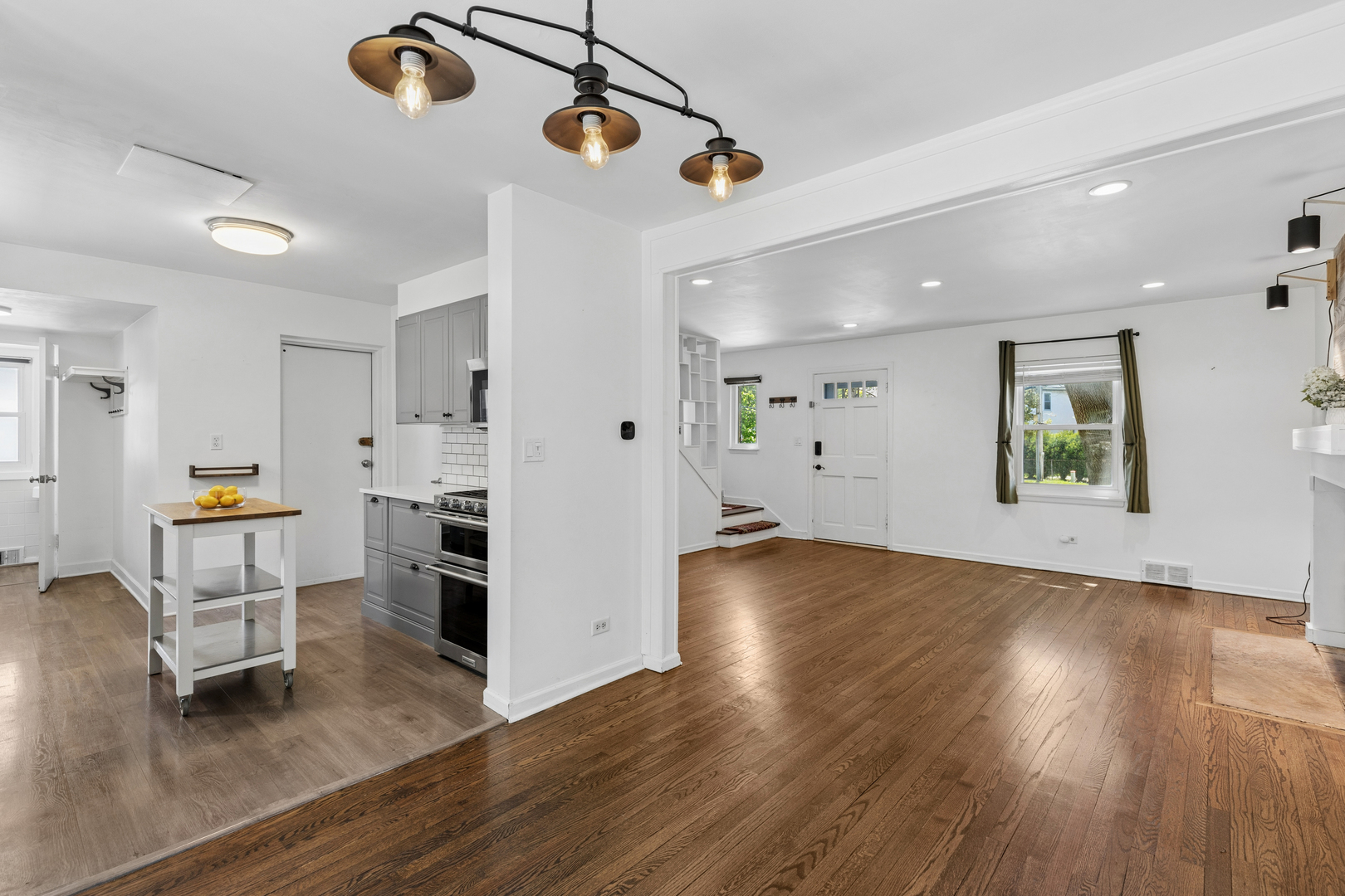 887 Deerfield Road Highland Park, IL 60035 - Photo 8 of 44 Gallery Image 8