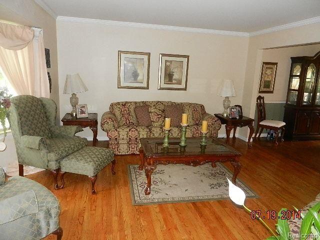 690 Lockmoore Court Rochester, MI 48307 - Photo 14 of 44 DSCN9468.jpg