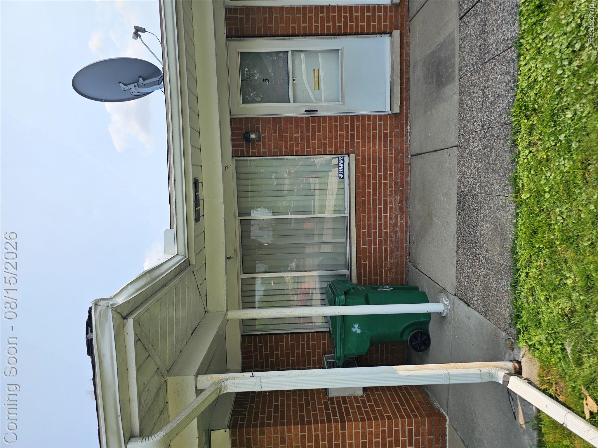 22444 Kelly Road, Unit 3 Eastpointe, MI 48021 - Photo 1 of 11 Additional content