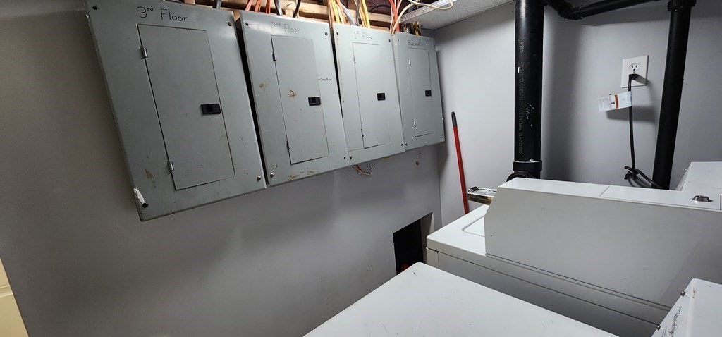 212 Vernon Street Worcester, MA 01607 - Photo 17 of 35 a view of a bathroom