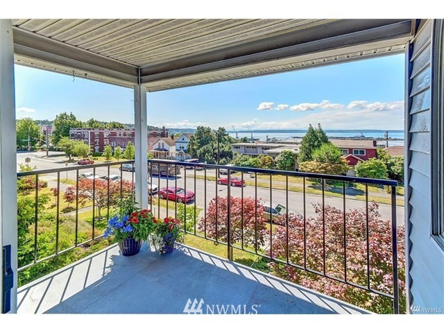 2605 Rucker Avenue, Unit 201 Everett, WA 98201 - Photo 3 of 23