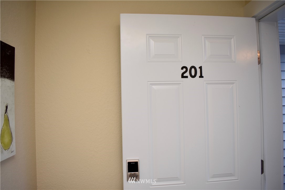 2605 Rucker Avenue, Unit 201 Everett, WA 98201 - Photo 5 of 23