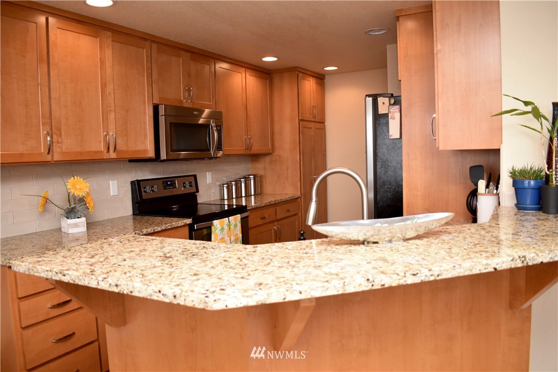2605 Rucker Avenue, Unit 201 Everett, WA 98201 - Photo 8 of 23