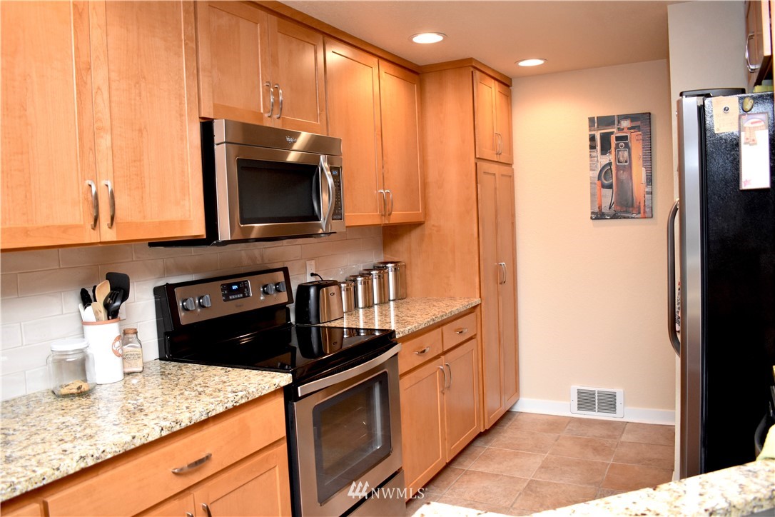 2605 Rucker Avenue, Unit 201 Everett, WA 98201 - Photo 9 of 23