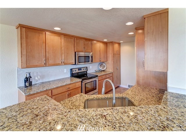 2605 Rucker Avenue, Unit 201 Everett, WA 98201 - Photo 10 of 23