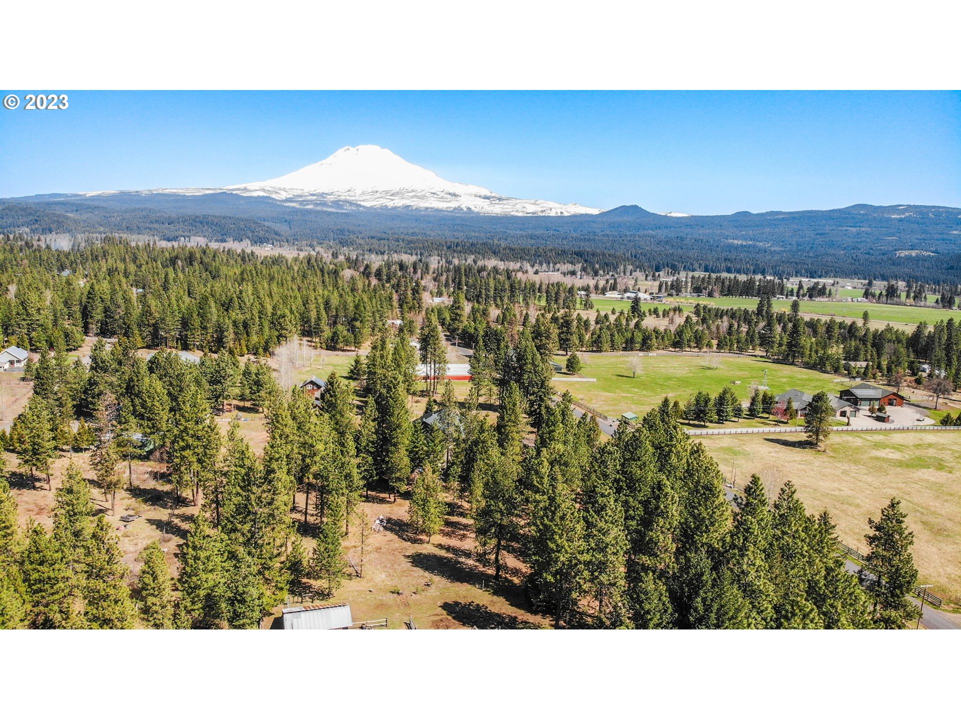 69 Jennings Road Trout Lake, WA 98650 - Photo 36 of 38 a balcony with a view of a city