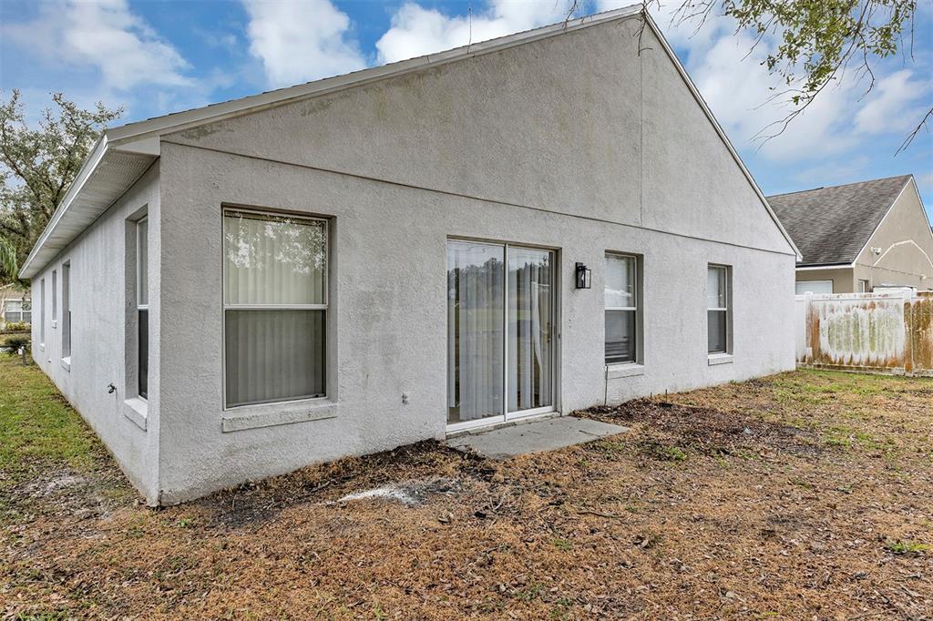 4254 Northern Dancer Way Orlando, FL 32826 - Photo 36 of 38 a backyard of a house