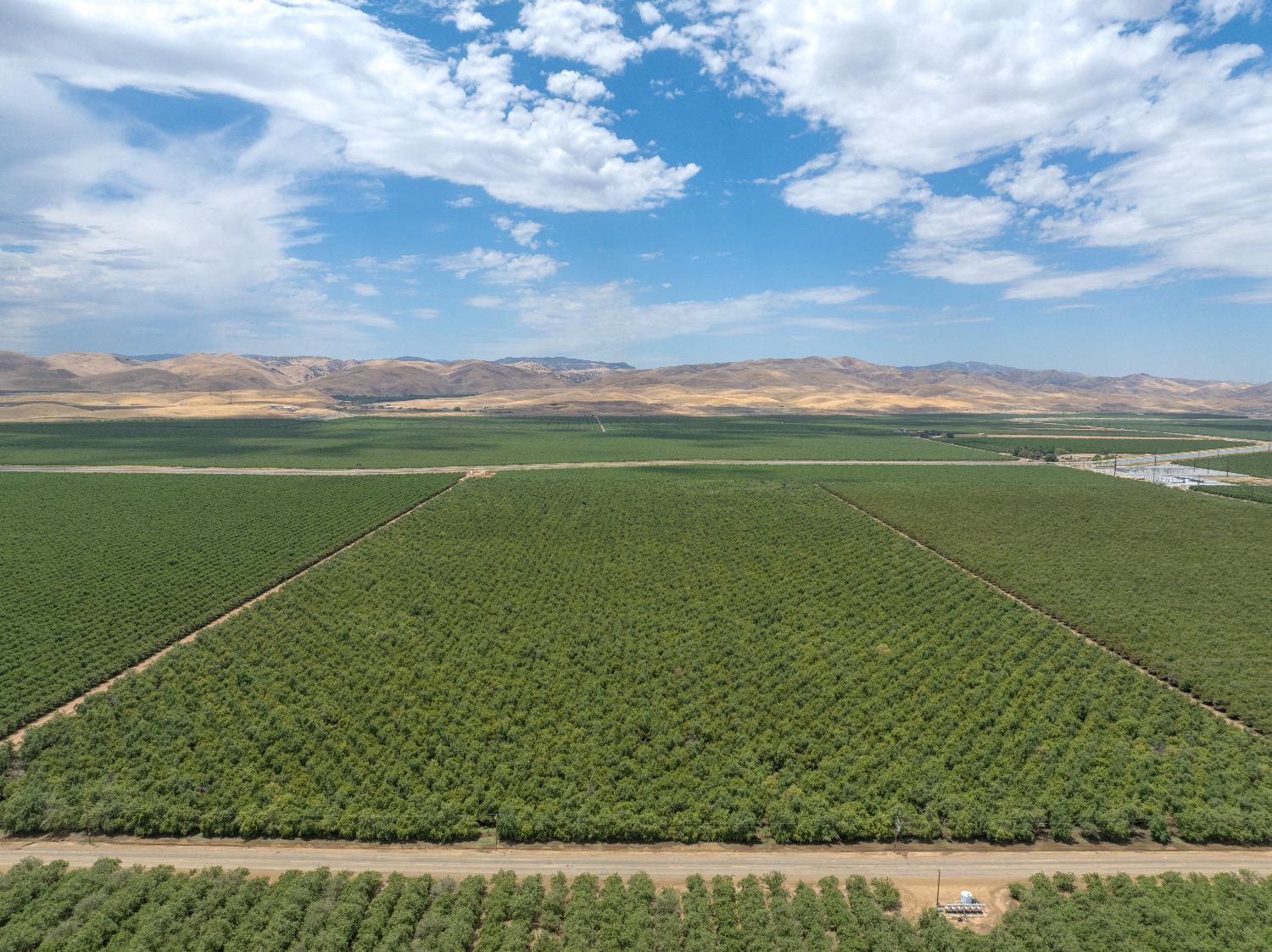 18401 Davis Road Patterson, CA 95363 - Photo 18 of 20 a view of a field with an ocean