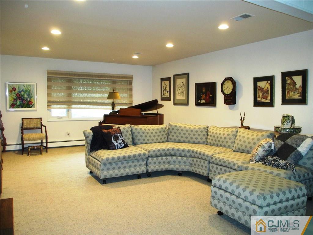 33 Boston Post Road East Brunswick, NJ 08816 - Photo 5 of 24 Gallery Image 5