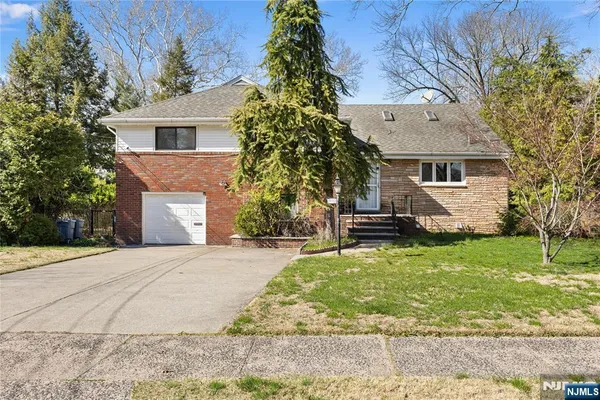 $4,800 | 239 Burnside Place, Ridgewood, NJ 07450
