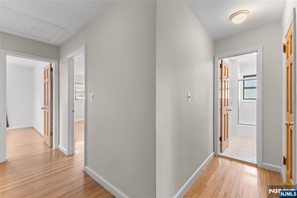 239 Burnside Place Ridgewood, NJ 07450 - Photo 16 of 28