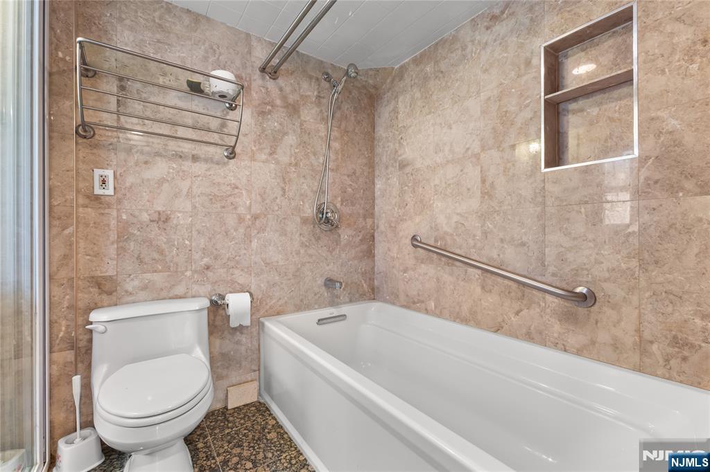 239 Burnside Place Ridgewood, NJ 07450 - Photo 18 of 28