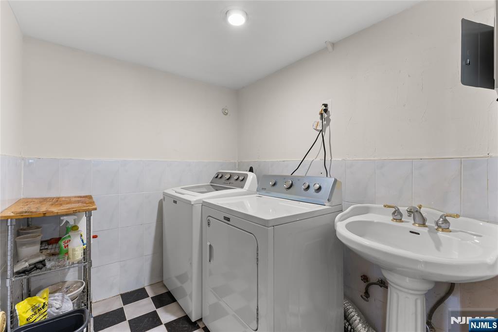 239 Burnside Place Ridgewood, NJ 07450 - Photo 19 of 28