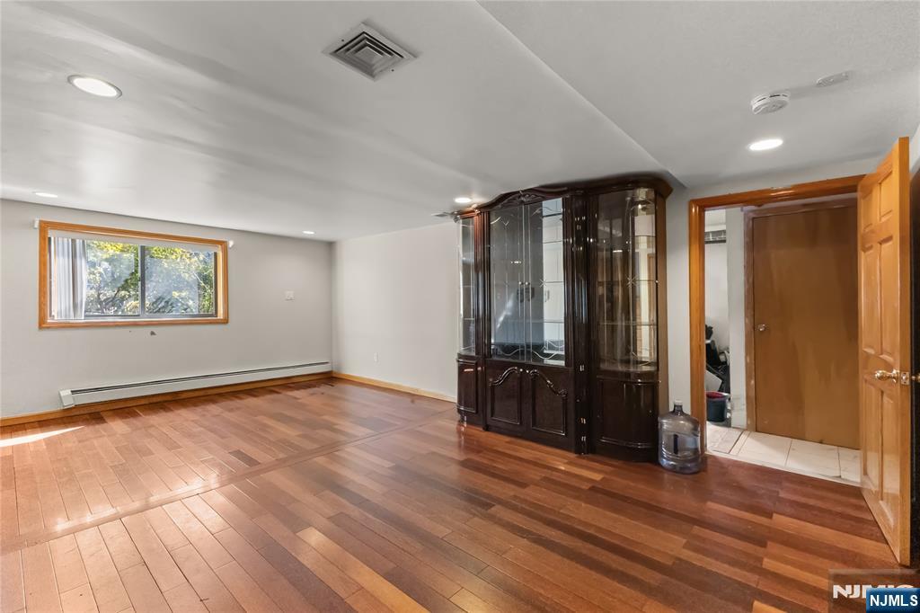 239 Burnside Place Ridgewood, NJ 07450 - Photo 20 of 28