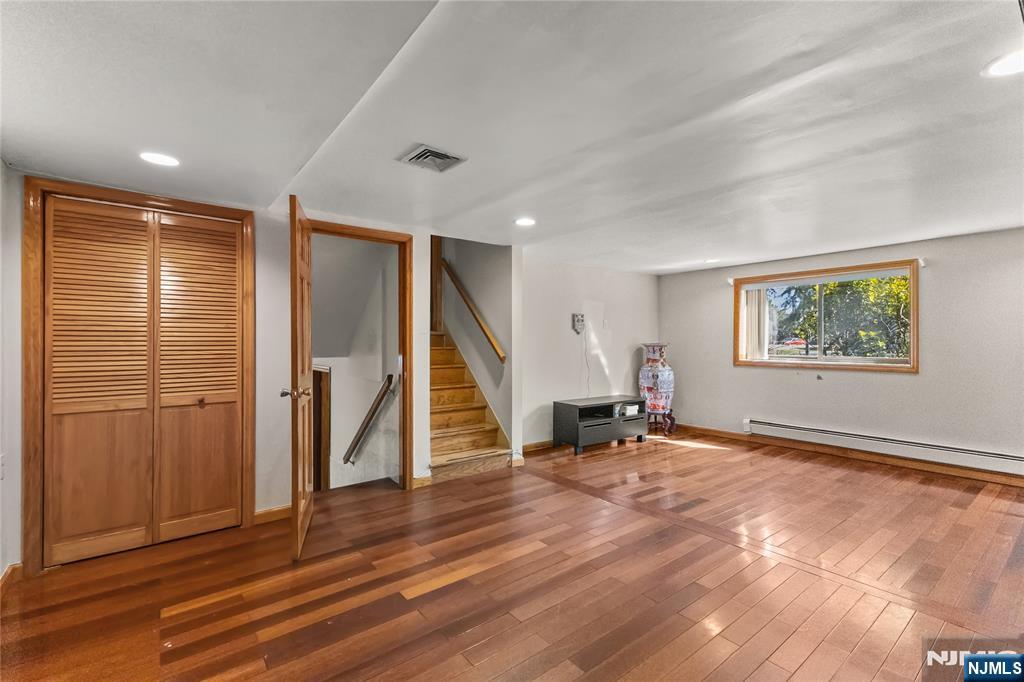 239 Burnside Place Ridgewood, NJ 07450 - Photo 22 of 28
