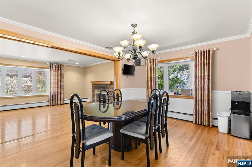 239 Burnside Place Ridgewood, NJ 07450 - Photo 3 of 28