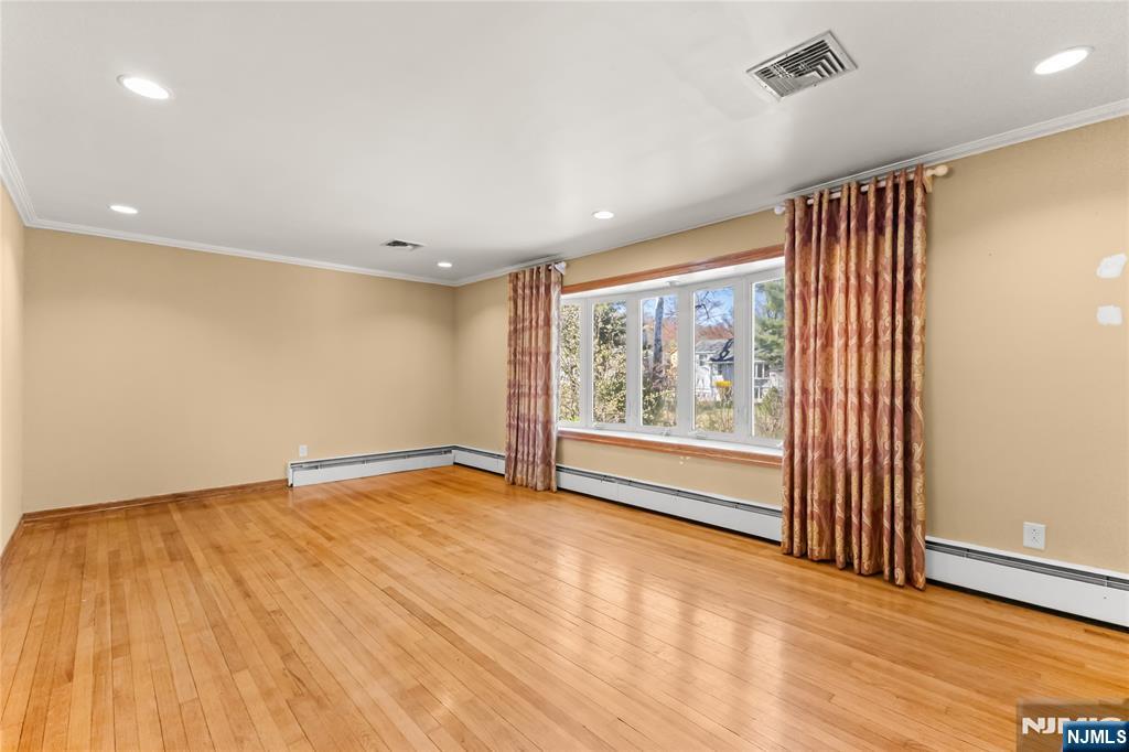 239 Burnside Place Ridgewood, NJ 07450 - Photo 6 of 28