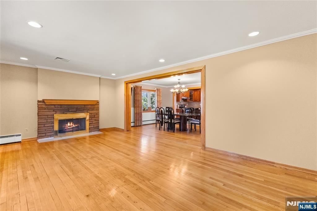 239 Burnside Place Ridgewood, NJ 07450 - Photo 7 of 28