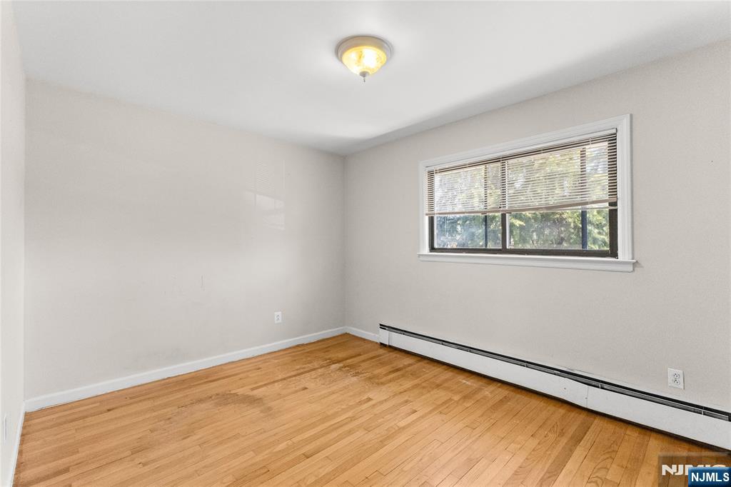 239 Burnside Place Ridgewood, NJ 07450 - Photo 8 of 28