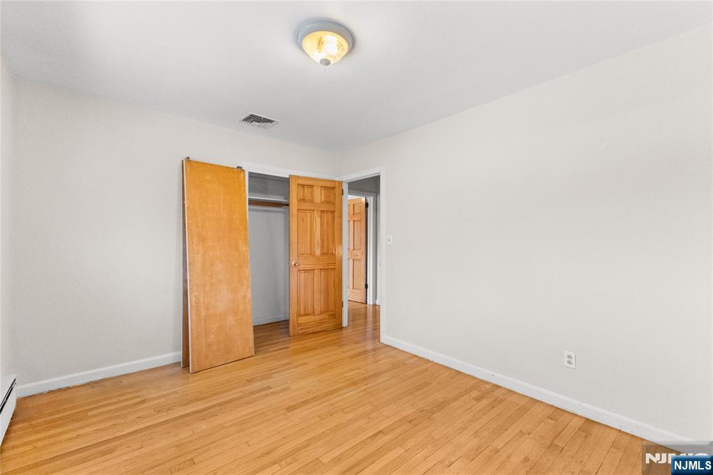 239 Burnside Place Ridgewood, NJ 07450 - Photo 9 of 28
