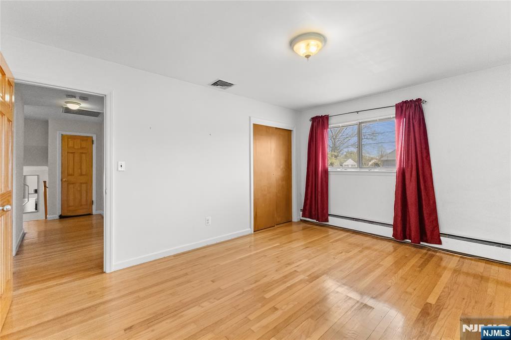 239 Burnside Place Ridgewood, NJ 07450 - Photo 10 of 28