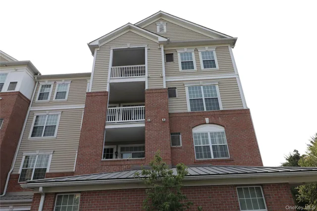 $569,800 | 145 Regency Drive, Fishkill, NY 12524