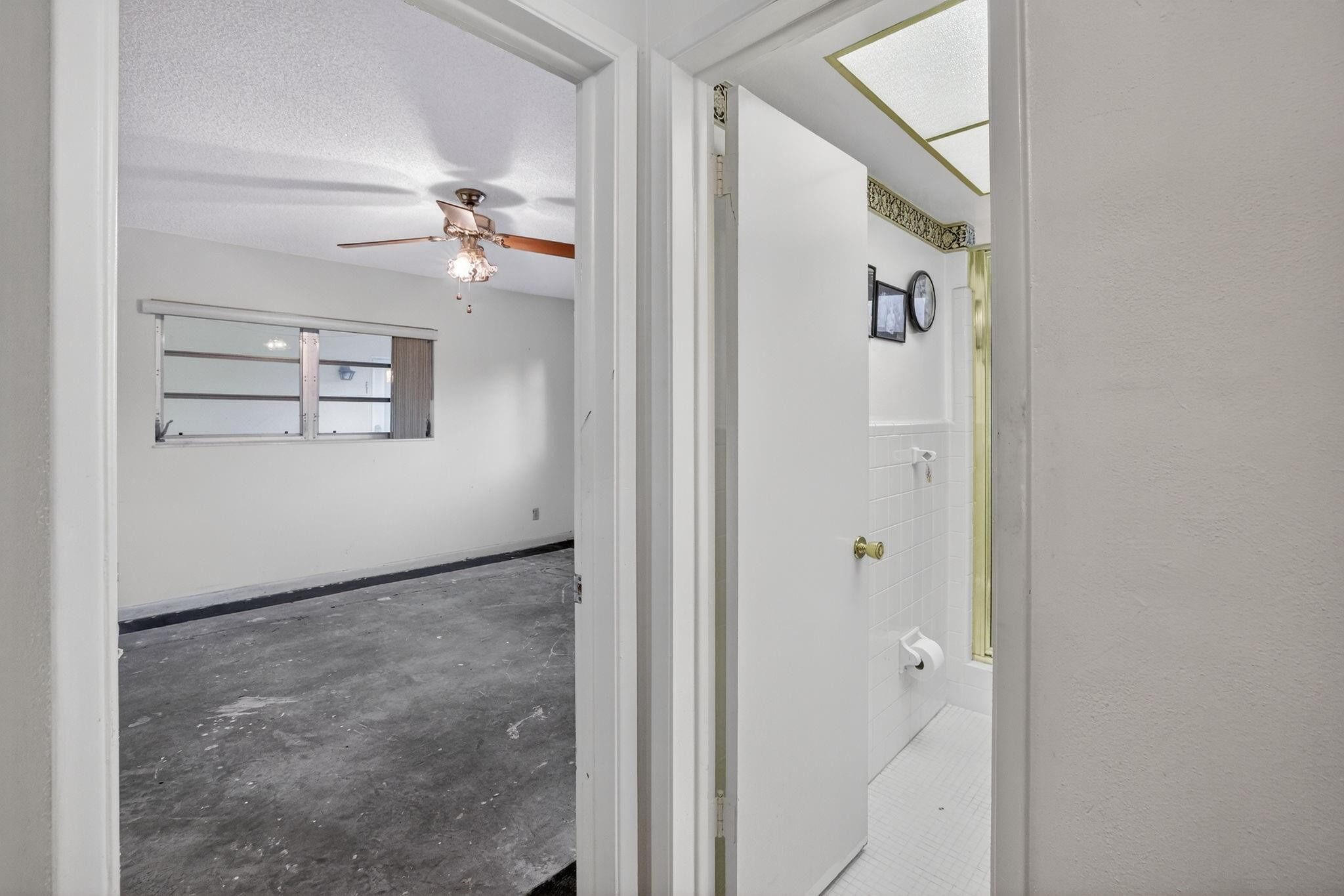 2755 Northeast 28th Avenue, Unit E2 Lighthouse Point, FL 33064 - Photo 27 of 75 Photo 27