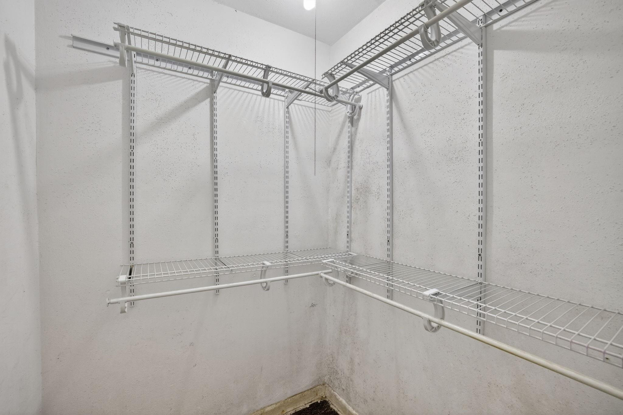 2755 Northeast 28th Avenue, Unit E2 Lighthouse Point, FL 33064 - Photo 33 of 75 Photo 33