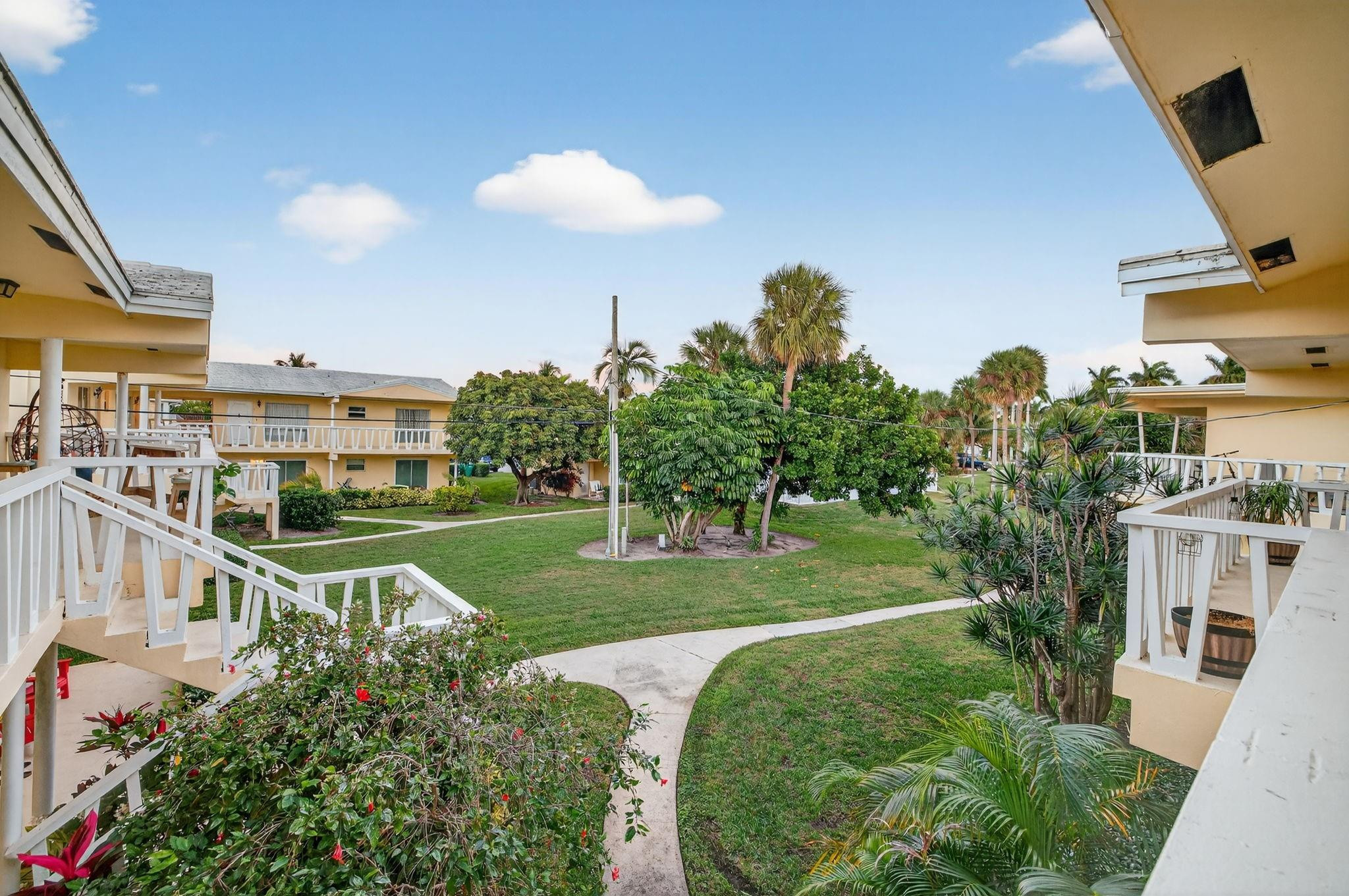 2755 Northeast 28th Avenue, Unit E2 Lighthouse Point, FL 33064 - Photo 40 of 75 Photo 40