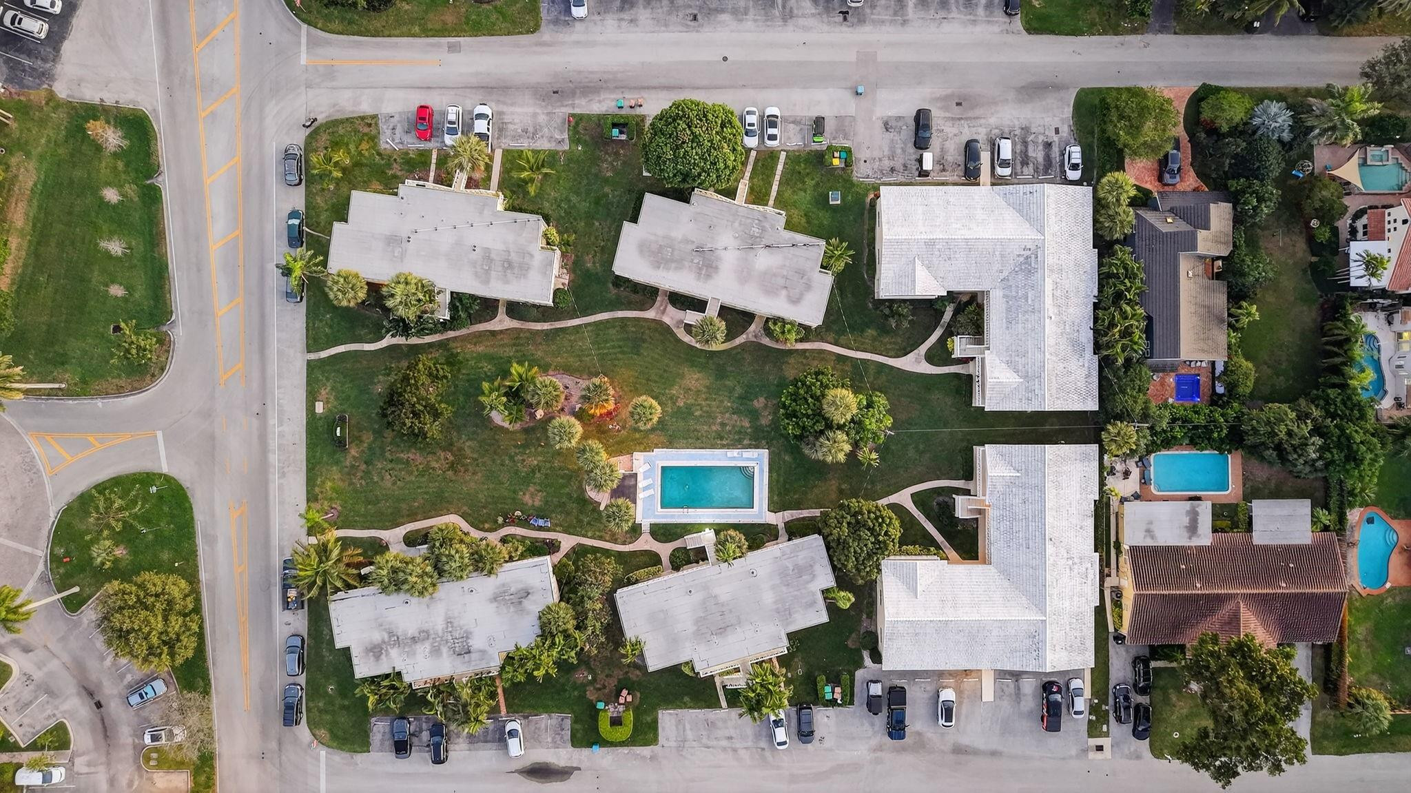 2755 Northeast 28th Avenue, Unit E2 Lighthouse Point, FL 33064 - Photo 65 of 75 Photo 65