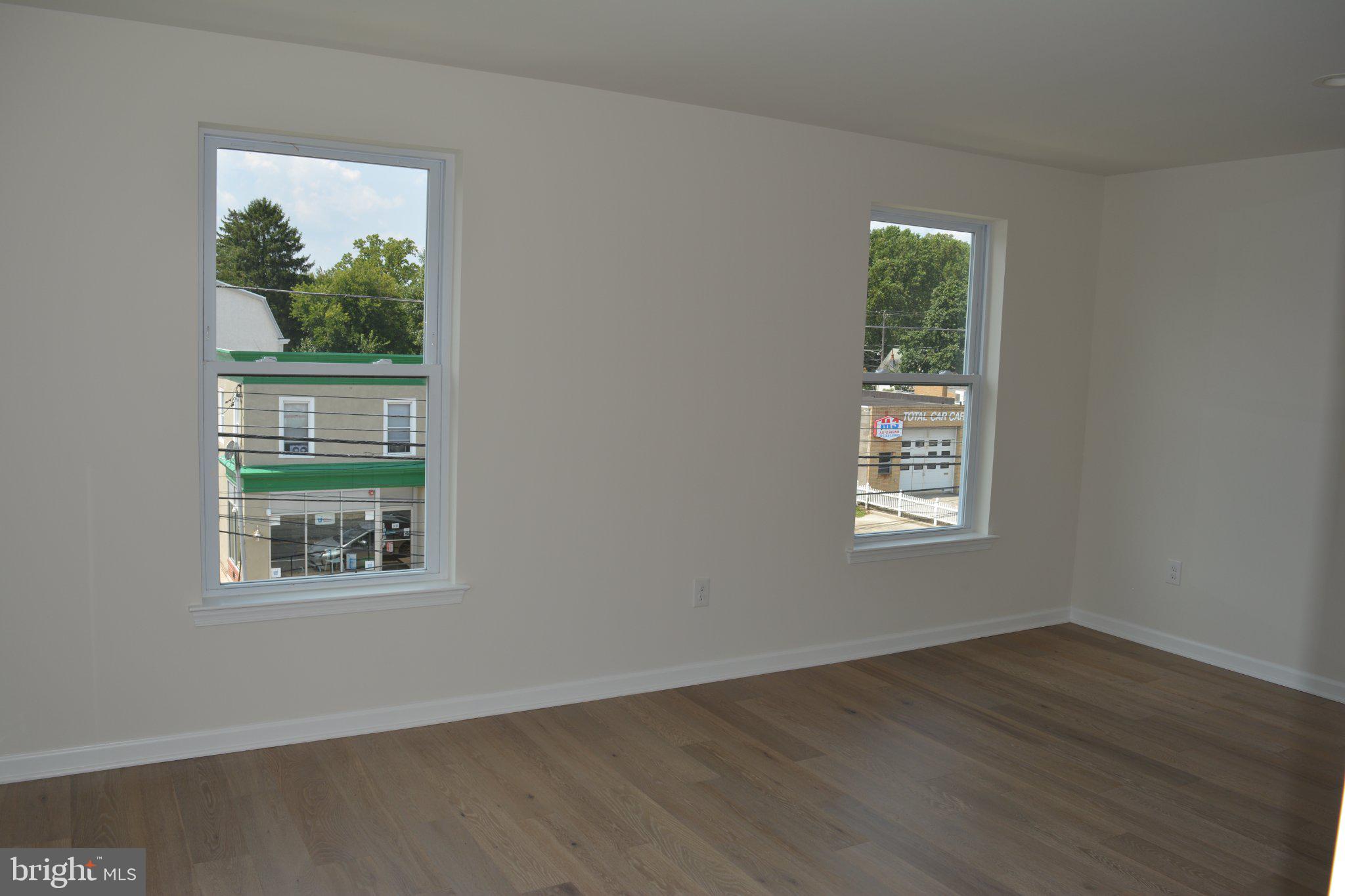7631 Ridge Avenue, Unit 3 Philadelphia, PA 19128 - Photo 6 of 16 Bright and airy urban retreat.