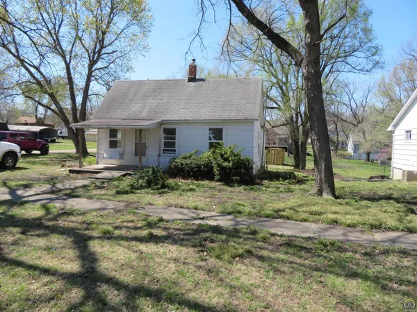 $25,000 | 210 Walnut Street, Valley Falls, KS 66088
