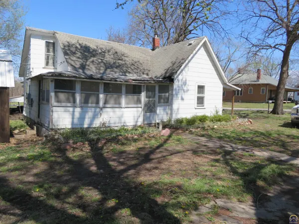 $25,000 | 210 Walnut Street, Valley Falls, KS 66088