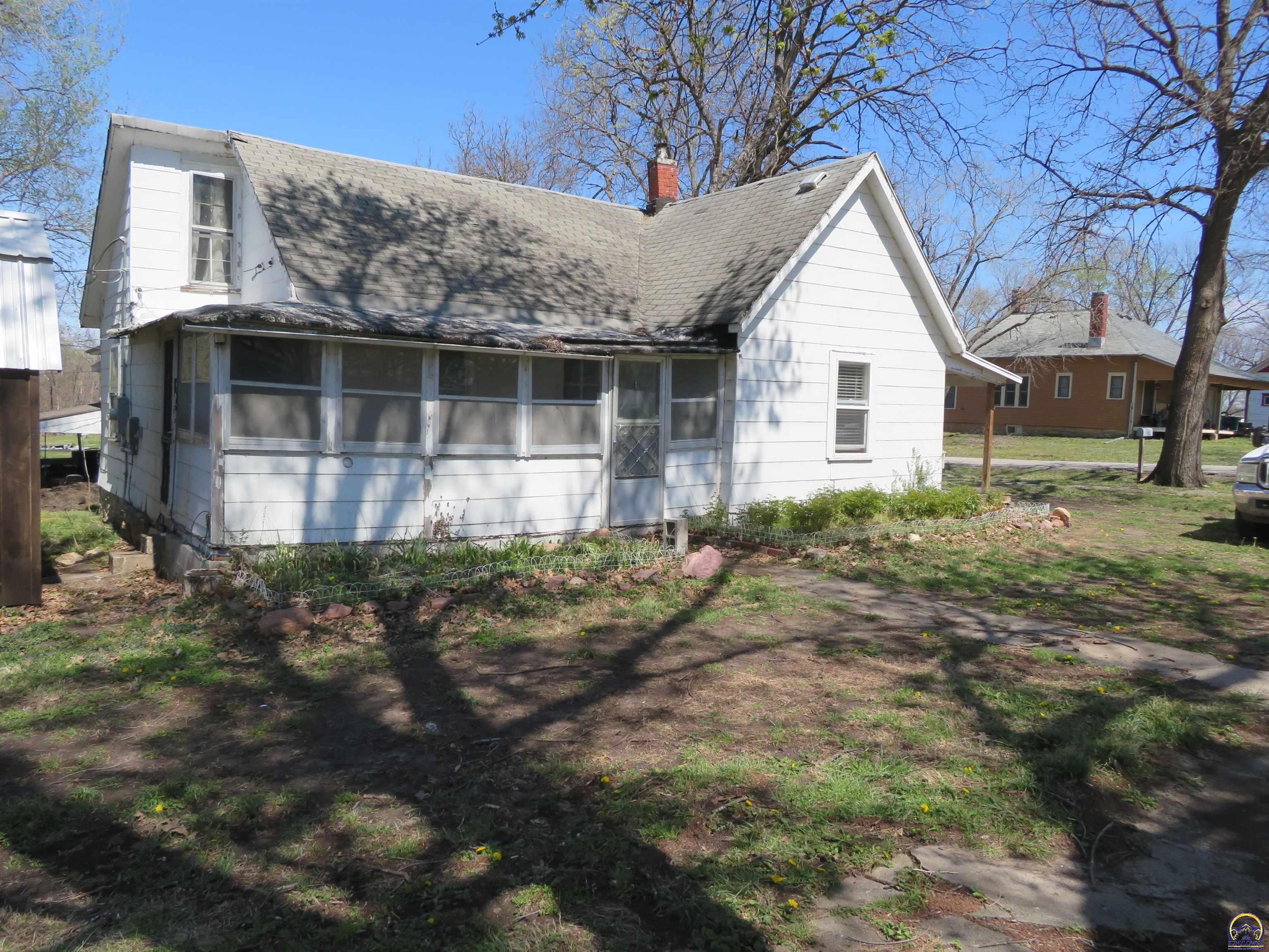 210 Walnut Street Valley Falls, KS 66088 - Photo 3 of 6