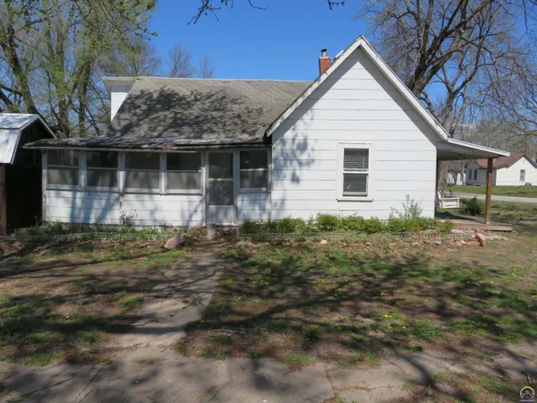 $25,000 | 210 Walnut Street, Valley Falls, KS 66088
