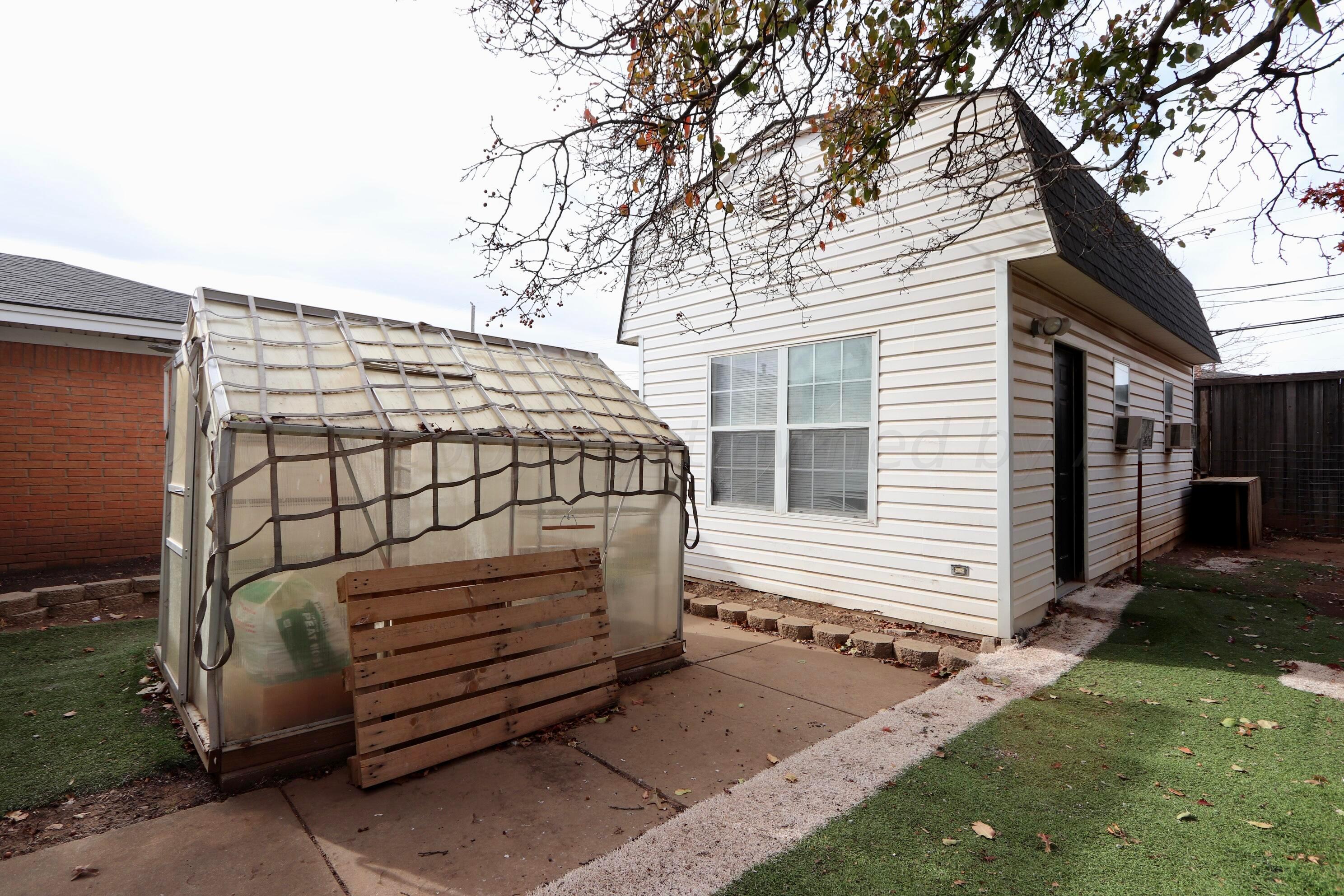 7916 Fenley Drive Amarillo, TX 79121 - Photo 20 of 23 a view of a house with a yard and wooden fence