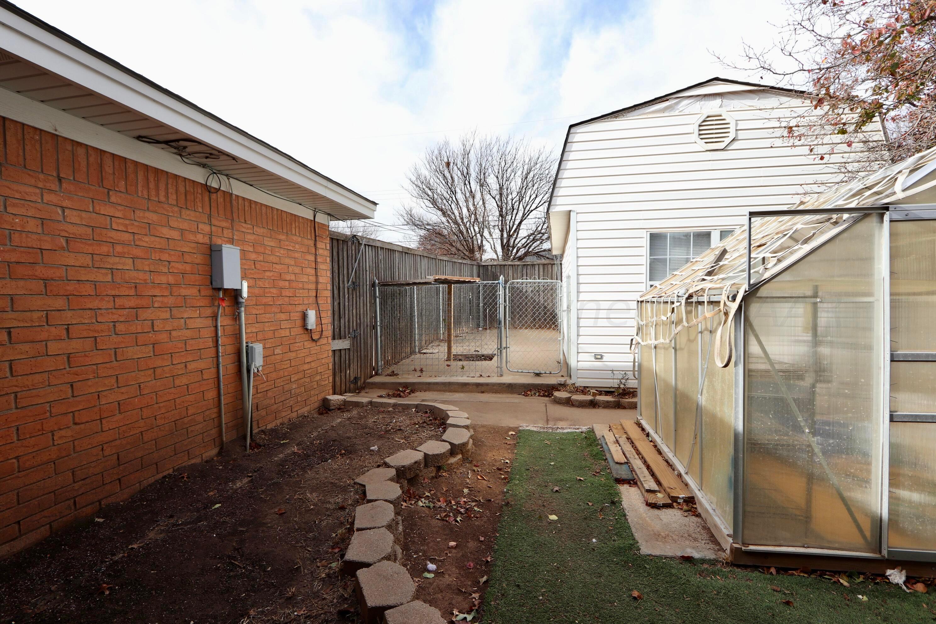 7916 Fenley Drive Amarillo, TX 79121 - Photo 21 of 23 a backyard of a house